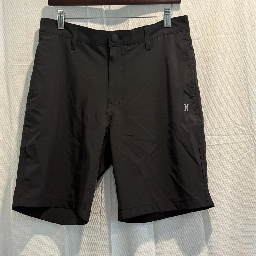Hurley Shorts Men Black Flat Front Dark Wash Size Chino Shorts 32 EXCELLENT